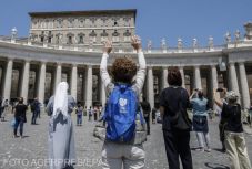 Hetek óta először nem volt üres a Szent Péter tér a pápa vasárnapi beszéde alatt