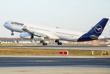 Német lap: megduplázza a forgalomba visszaállított repülőinek számát a Lufthansa
