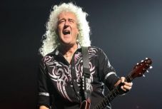 Szívrohama volt a Queen gitárosának, Brian Maynek