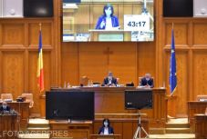 Egymást vádolta a kormánypárt és az ellenzék a tanügyi reform elmaradása miatt