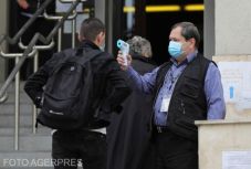 Adatvédelmi szakember: külön helyiségben kellene mérni a testhőmérsékletet, nem a bejáratnál