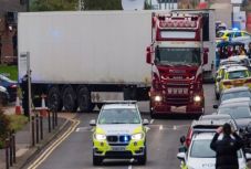 Huszonhat embert vettek őrizetbe embercsempészet gyanújával a „halálkamion” ügyében