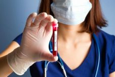 Újabb négy koronavírus-fertőzött hunyt el Romániában