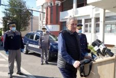 Hétfőtől nem nyitnak ki a strandok – pontosította a lazításokat a belügyminiszter