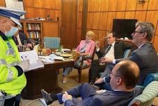 Megihlette a mémgyárosokat a kormányirodában lazuló Ludovic Orban