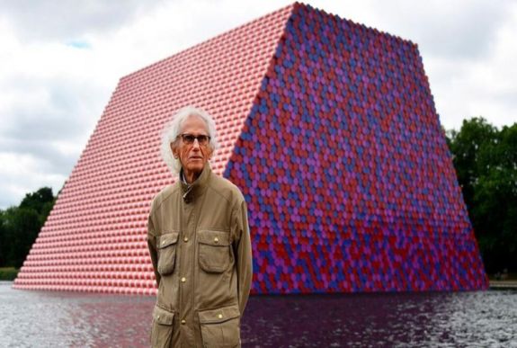 Meghalt Christo, a bolgár származású csomagolóművész