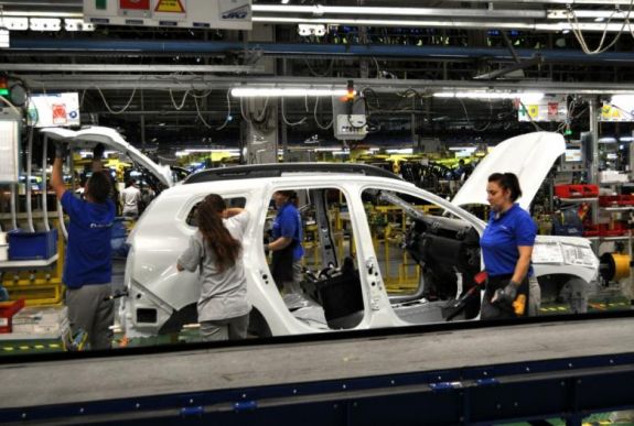 Ismét kényszerszabadságra küldi a Dacia több mint ezer dolgozóját júniusban