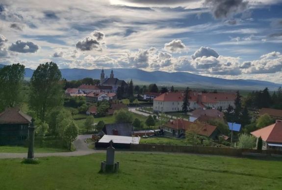 Trianon 100 – A nemzet száz éves kálváriáját egyesítették Jézus keresztútjárásával Csíksomlyón