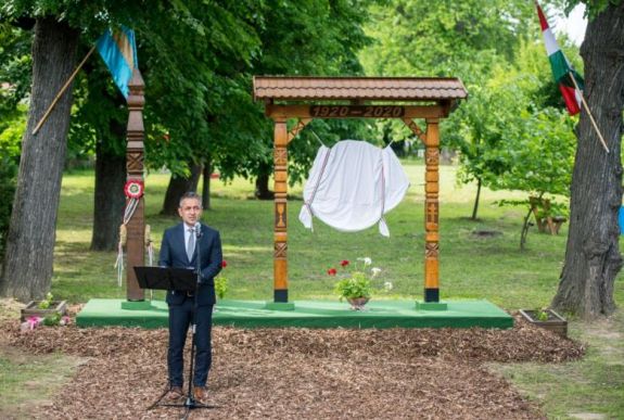 Trianon 100: Potápi szerint nem csak a gyásszal, a jövőbe tekintéssel is törődni kell