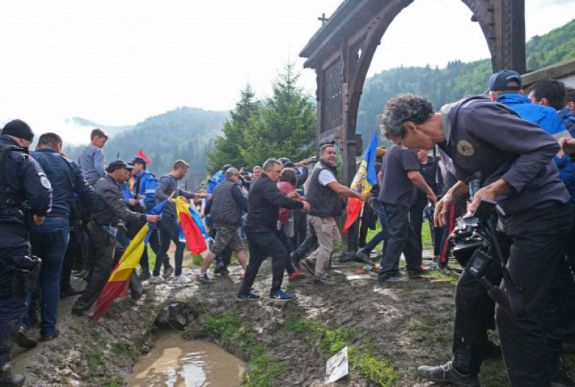 Az amerikai külügy kiemelten foglalkozik az úzvölgyi temetőgyalázással