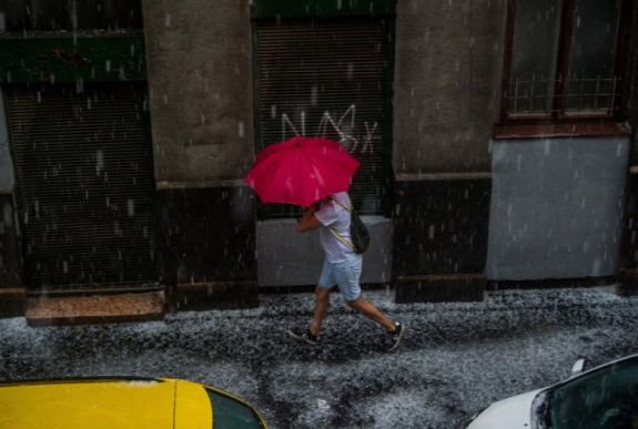 Vasárnap délben leszakadt az ég Budapesten