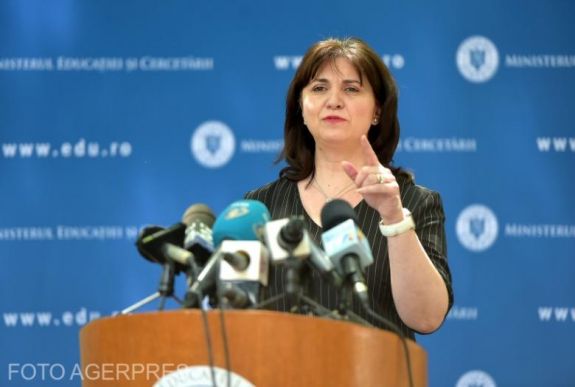 Üzent az oktatásügyi miniszter a hétfőn kezdődő képességvizsgáról lemaradóknak is