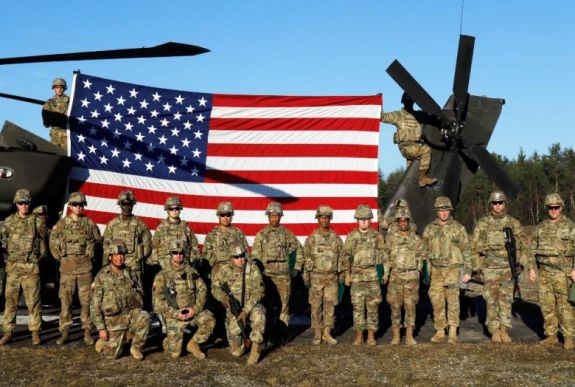 A német védelmi miniszter helyteleníti a hazájában állomásoztatott amerikai katonák számának csökkentését