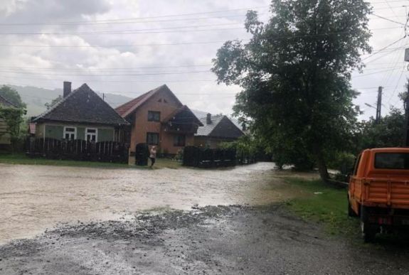 Nagy károkat okoztak öt erdélyi megyében az elmúlt 24 óra esőzései