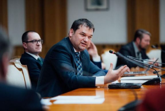 RMDSZ-es javaslatra elvetette a szenátus az önkormányzatok túlzott ellenőrzését