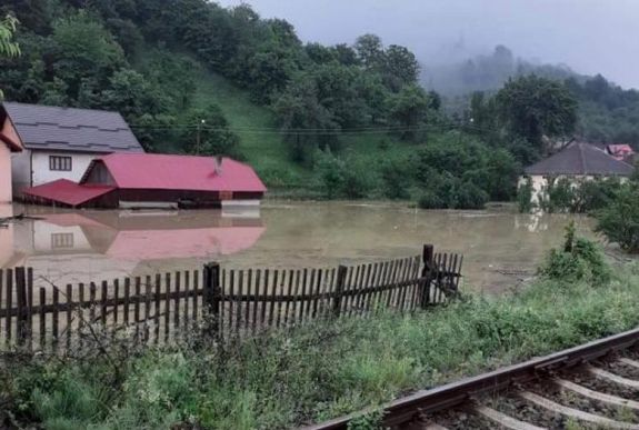 Árvízkárok: több mint száz lakásból kellett kiszivattyúzni a vizet, sokakat kilakoltattak