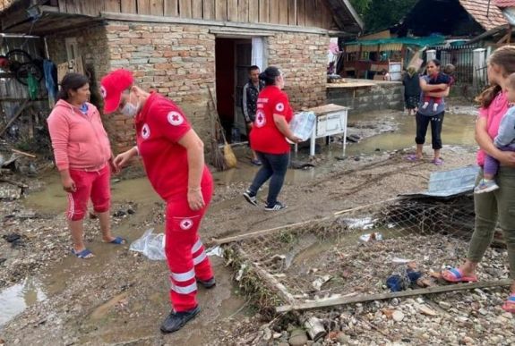 Helyreállt a vasúti közlekedés Nagyenyeden, de számos utat és hidat megrongált az ár