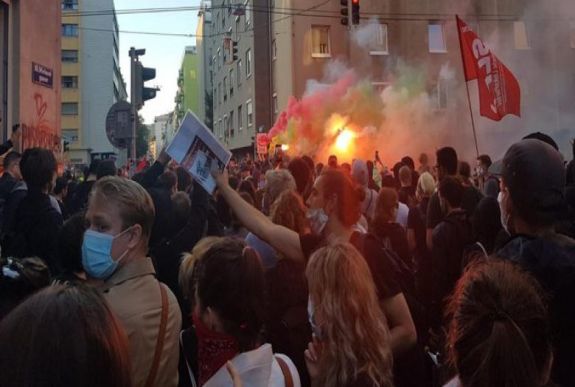 Az osztrák kancellár bekérette a török nagykövetet a Bécsben kirobbant zavargások miatt