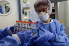 Az izraeliek 2-3 százalékát fertőzhette meg eddig a vírus