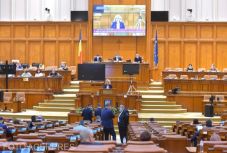 Szerdán ismét szavaz a parlament a gyermekpénz megduplázásáról