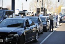 Várakozniuk kell Nagylaknál a Magyarországra érkezőknek