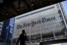 Lemondott a The New York Times publicisztikai rovatvezetője egy republikánus szenátor cikke miatt