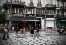 Újra nyithatnak az éttermek és a bárok, újra lehet misézni Belgiumban