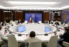 Finanszírozási lehetőségekről tárgyalt a kormányfő pénzügyi vállalatok képviselőivel