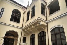 Megújult a váradi görögkatolikus püspöki palota belső udvara