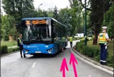 Busz szorította le az útról a Margitszigeten edző rövidpályás gyorskorisokat 