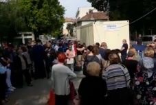 Daganatos betegek százai várakoztak a kolozsvári onkológia előtt, hogy kezelésben részesülhessenek