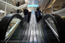 Hétfőn nyithatnak a plázák: 750 millió euró veszteségét okozott a bezárás