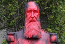 A gyarmatosító uralkodó, II. Lipót szobrait távolították el a hétvégén Belgiumban