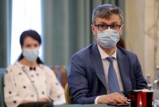 A gazdasági miniszter szerint júliusig nem nyitnak ki az éttermek belső helyiségei