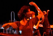 A jelenkor bizonytalanságáról szól a Szigligeti Színház online bemutatója