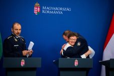 Koronavírus: utolsó „rendes” sajtótájékoztatóját tartotta a magyarországi operatív törzs 