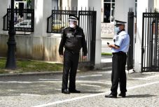 Még a belügyminisztérium irányítása alatt maradnak a helyi rendőrségek