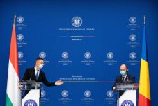 Megszólalt a bukaresti külügy: elutasítja Szijjártónak a román államfővel szemben megfogalmazott bírálatát