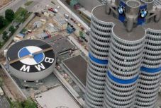 Hatezer munkahelyet szüntet meg Németországban a BMW