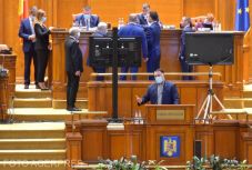 Messze nem fedezi a különnyugdíj megadóztatása a gyerekpénz megduplázását