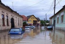 Álmukban zúdult az ár Nagyenyed lakóira