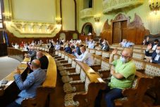 Szociális és turisztikai projektekről döntött a Maros Megyei Tanács