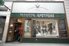 Új nevet kap a bécsi Szerecsen Gyógyszertár, mivel többen kirekesztőnek tartották a korábbit