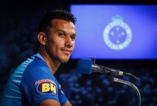 Túlélte a kétszáz méteres zuhanást a brazil futballista