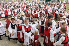 Csak 500 lány vehet részt szombaton az Ezer Székely Leány Napján