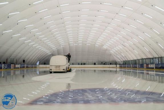 Sátortetős jégpályát kapnak a marosvásárhelyi jégkorongozók