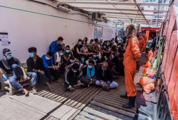 Szicíliában feszültséget kelt a migránscsoportok érkezése és karantén alá helyezése