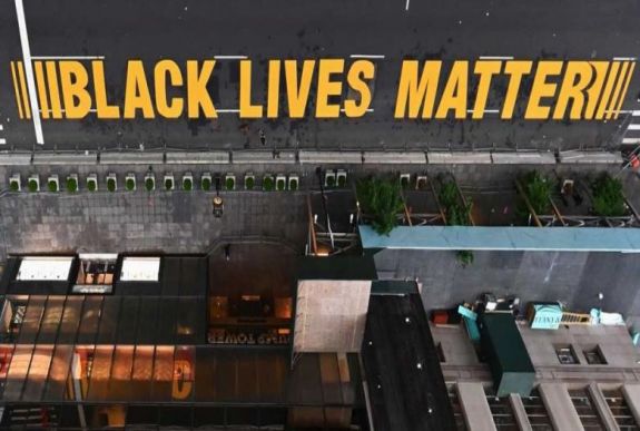 Kustán Magyari Attila: Rettegünk, rettegünk?