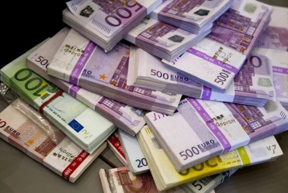 Nagy pofon Bulgáriától: egy lépésre van az eurótól, nálunk látótávolságban sincs