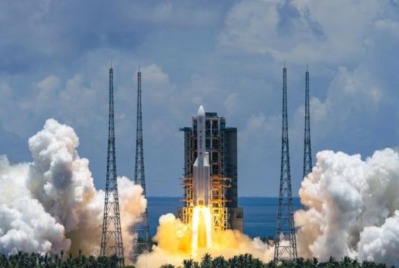 Kína sikeresen útnak indította a Mars-szondáját